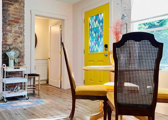 Mins To Acrisure - Free Street Parking - Late Check-in Apartment *